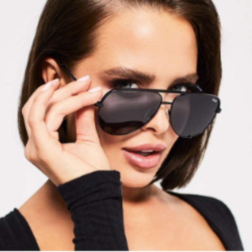 New! Quay Hold Please sunnies in black!